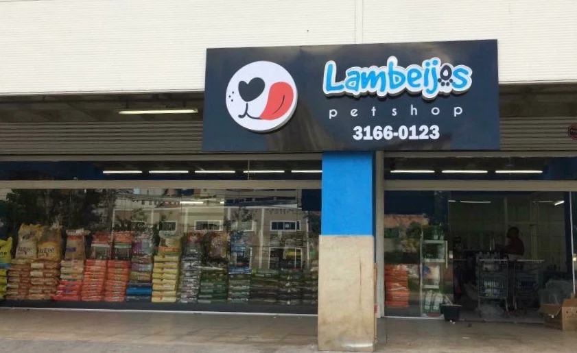 Fachada do Pet Shop Lambeijos na Avenida Presidente Tancredo Neves, 4755, bairro Castelo, Belo Horizonte, MG